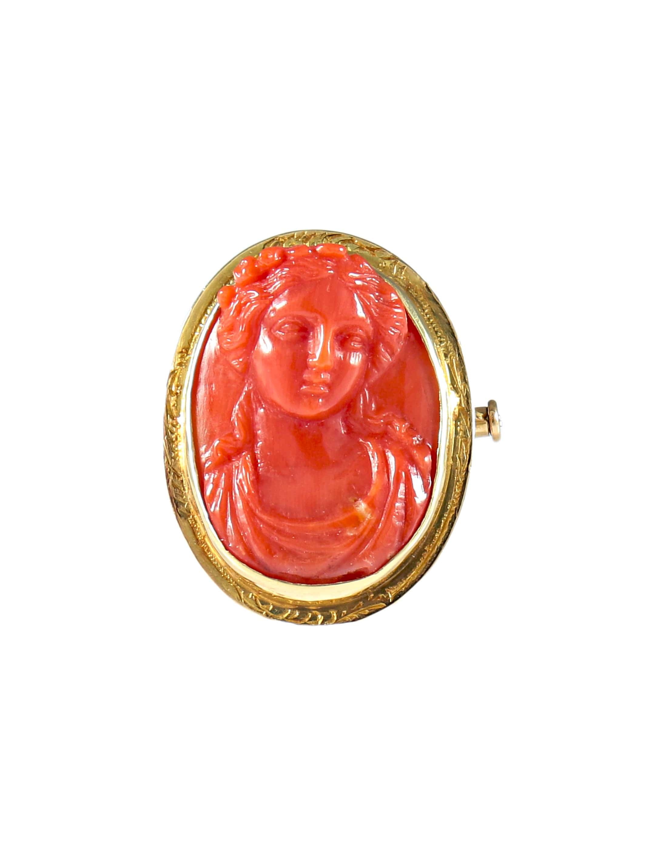 19th century brooch in yellow gold and cameo coral - . Görsel