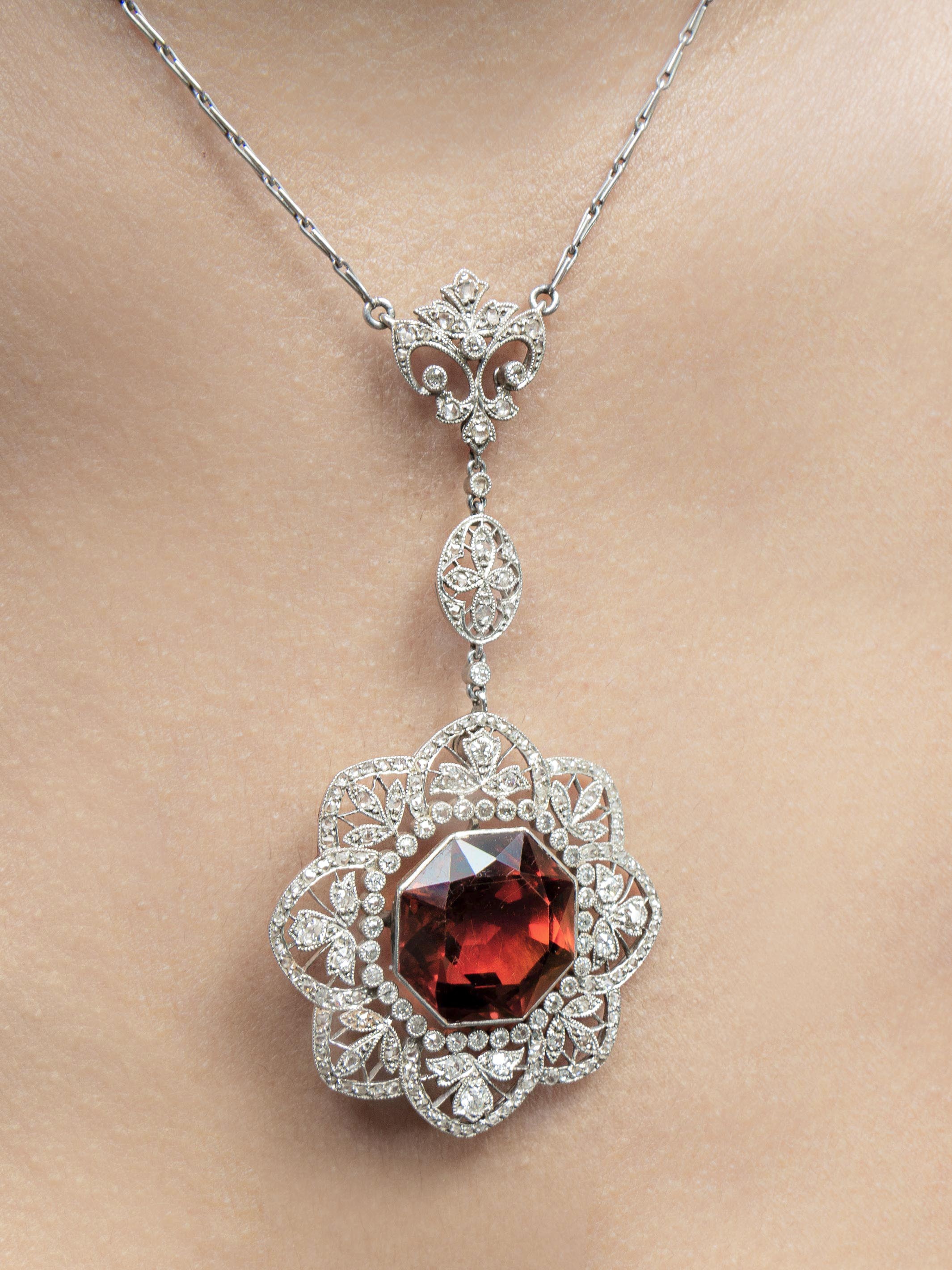 Antique 1900 Necklace in White Gold and Diamonds - . Görsel