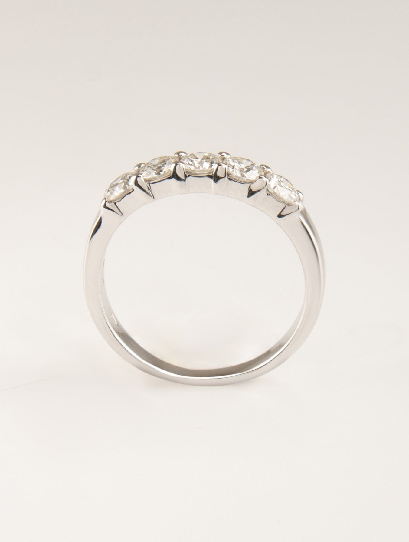 Damiani - White Gold 5 Diamond Ring - . Görsel