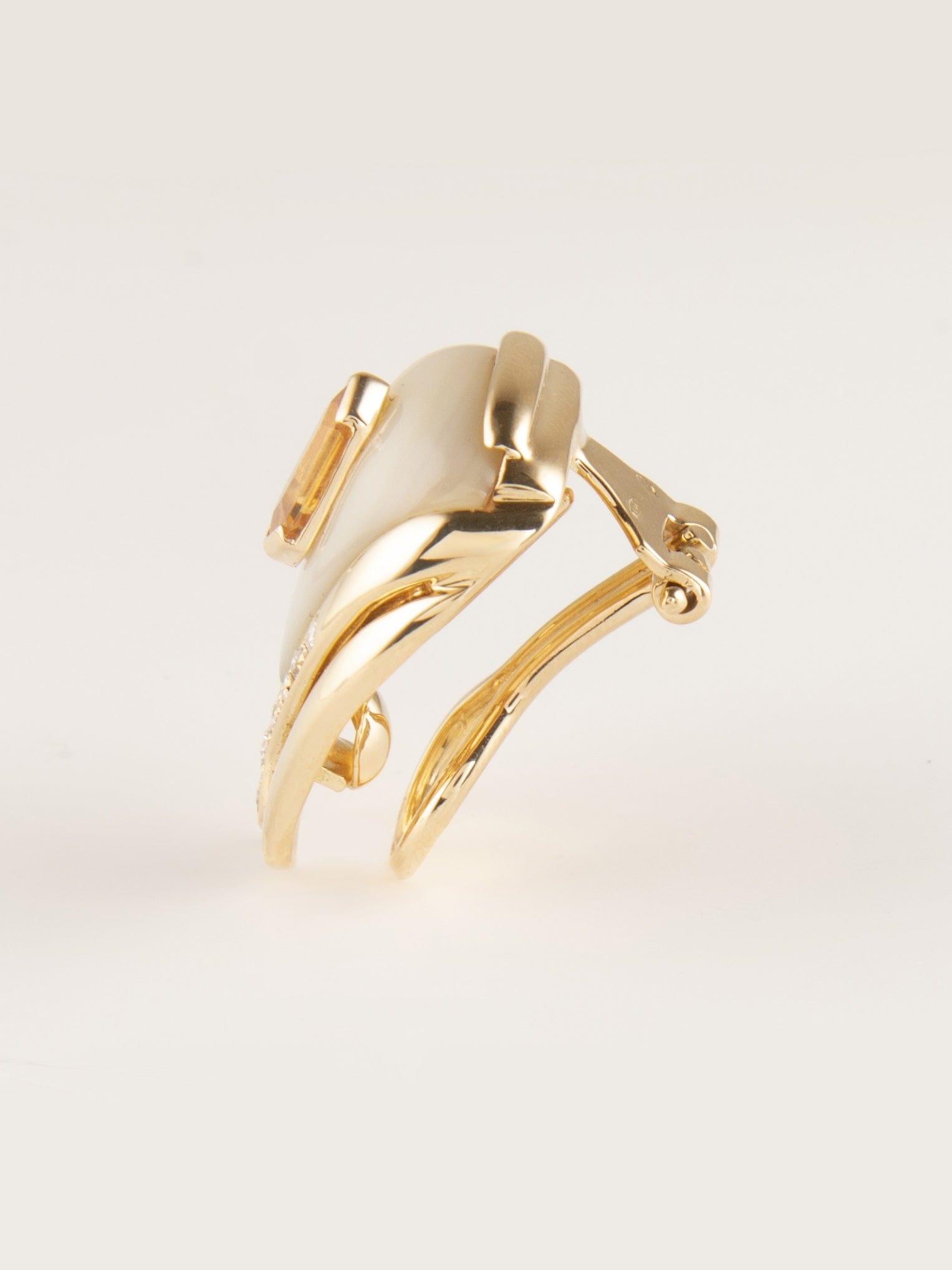 Clip-on Earrings, Yellow Gold, Diamonds, Mother-of-pearl and Citrine - . Görsel