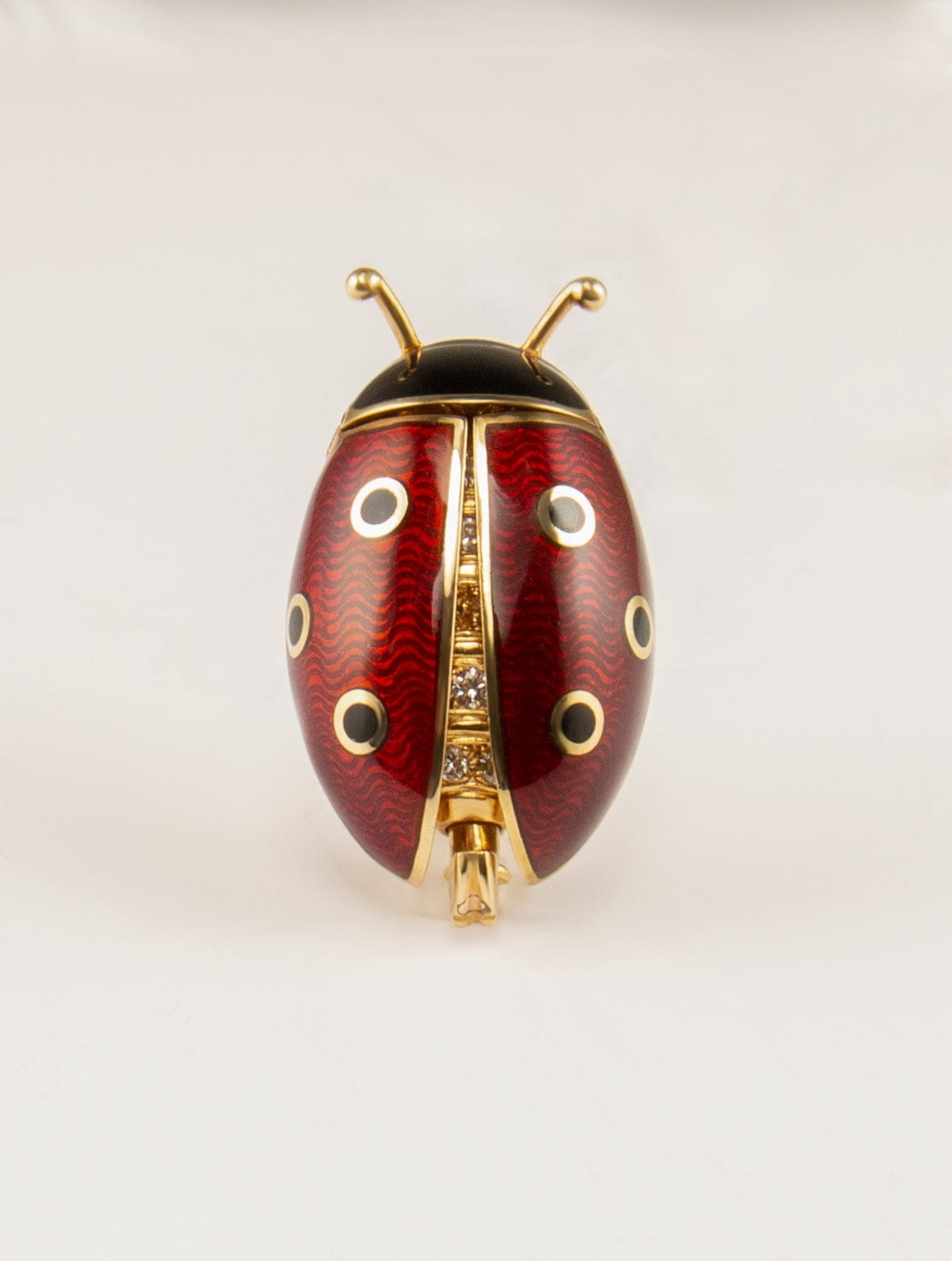 Boucheron - Coccinelle brooch in yellow gold, enamel and diamonds - . Görsel