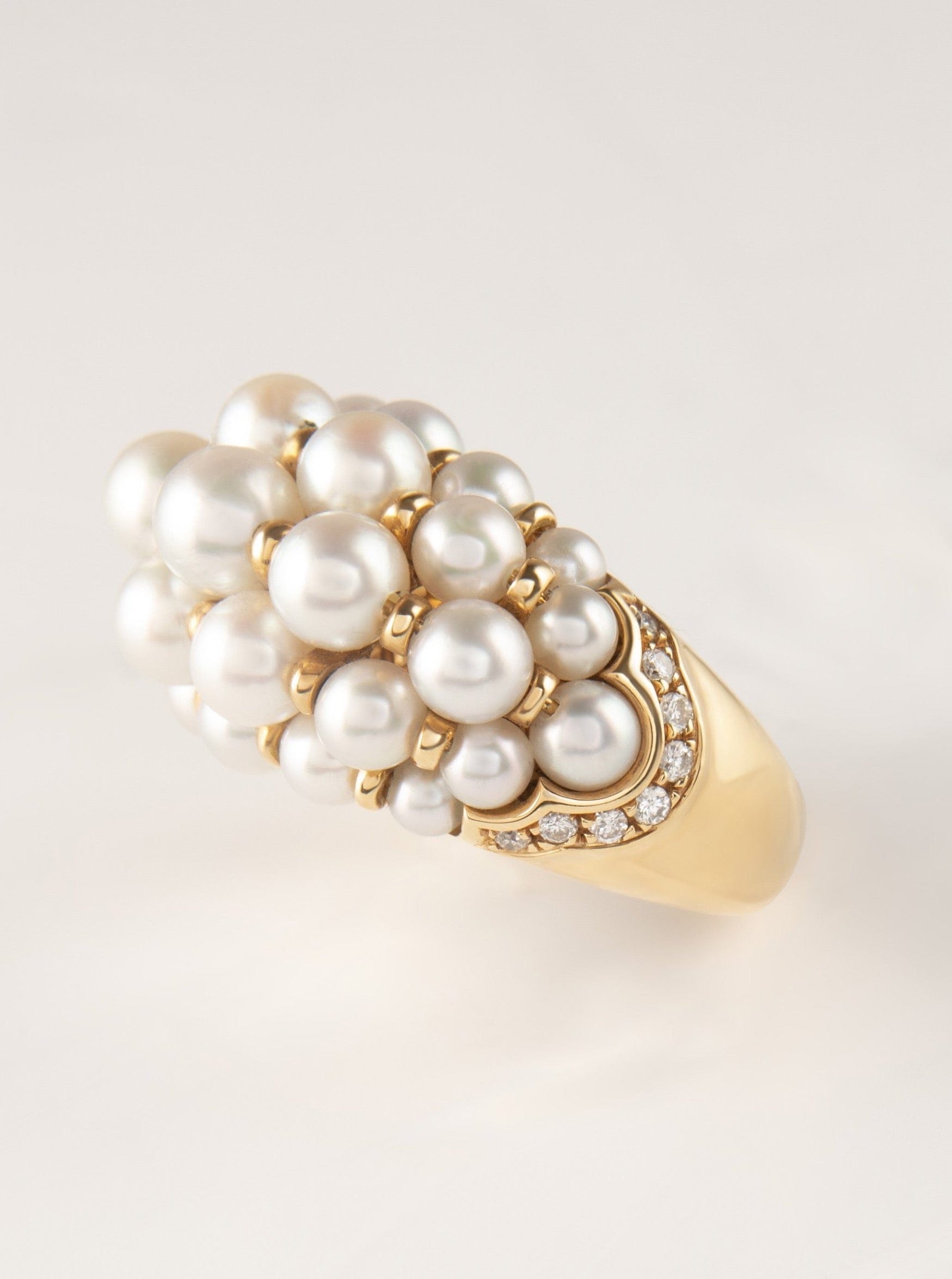 Cartier - Demi-Jonc “Andromaque” pearl and diamond ring - . Görsel