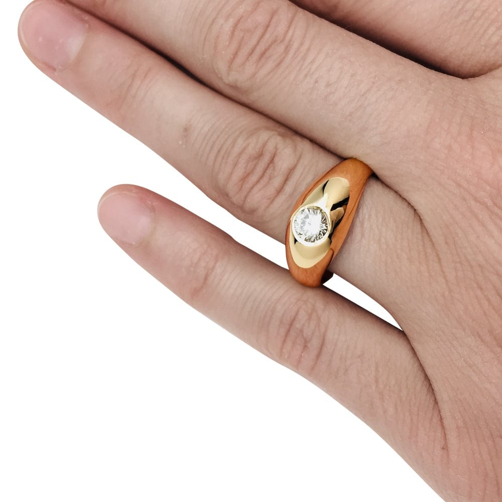 Yellow gold and diamond signet ring, approximately 0.50 carat. - . Görsel