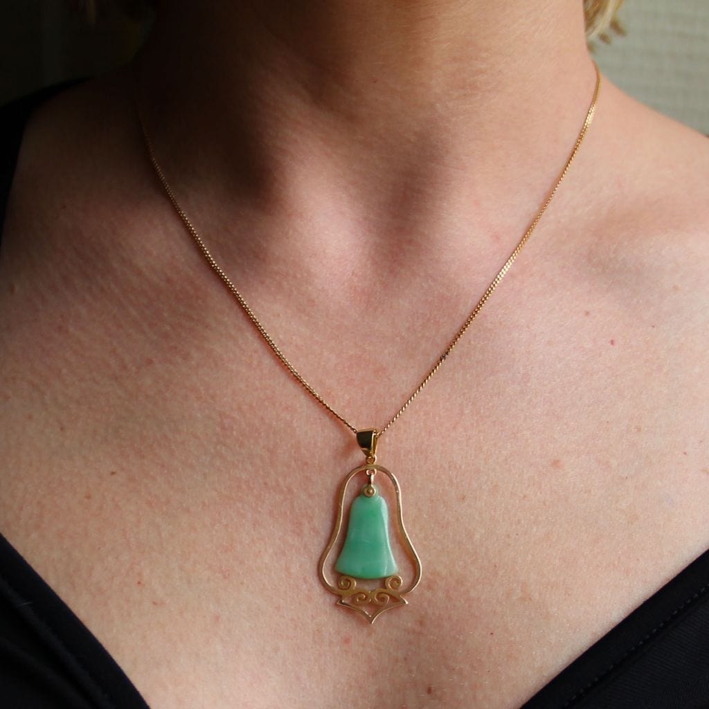 Jade pendant in yellow gold - . Görsel