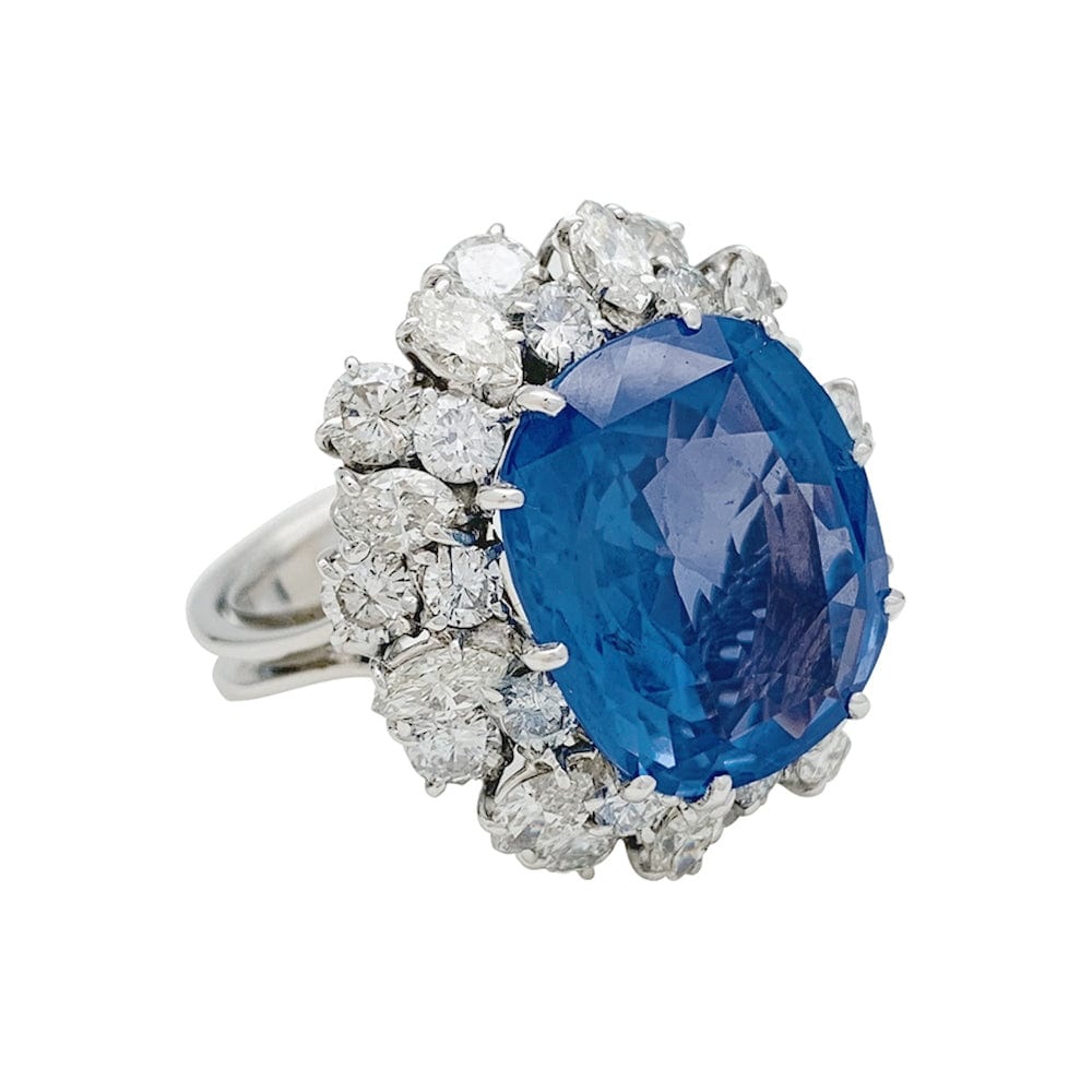 White gold ring, platinum, sapphire and diamonds. - . Görsel