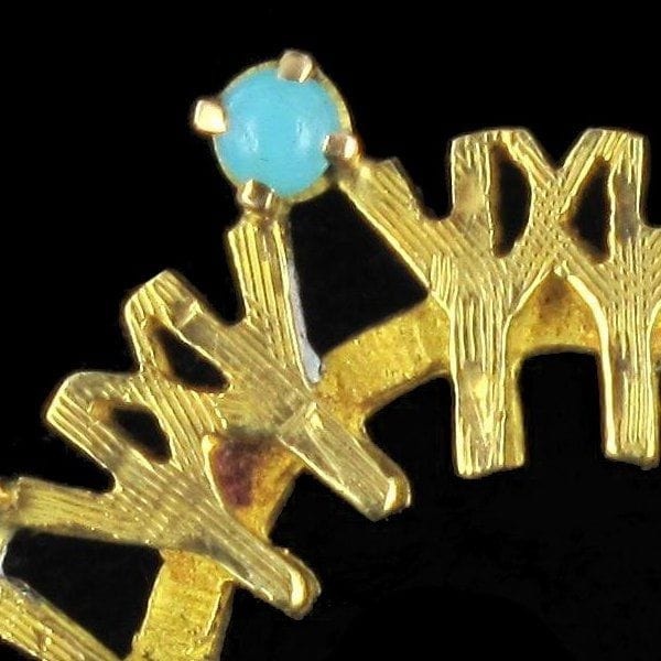 Gold and turquoise brooch - . Görsel