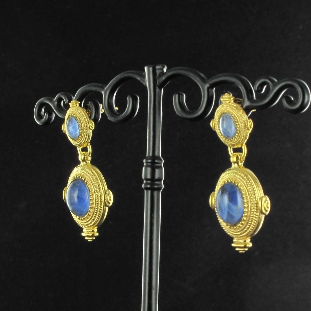 Blue Etruscan spirit earrings - . Görsel