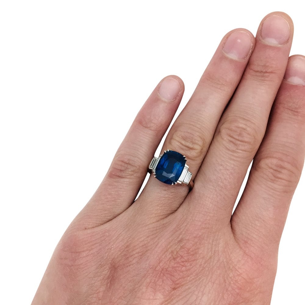 Sapphire ring, 6.77 carats in white gold, diamonds. - . Görsel