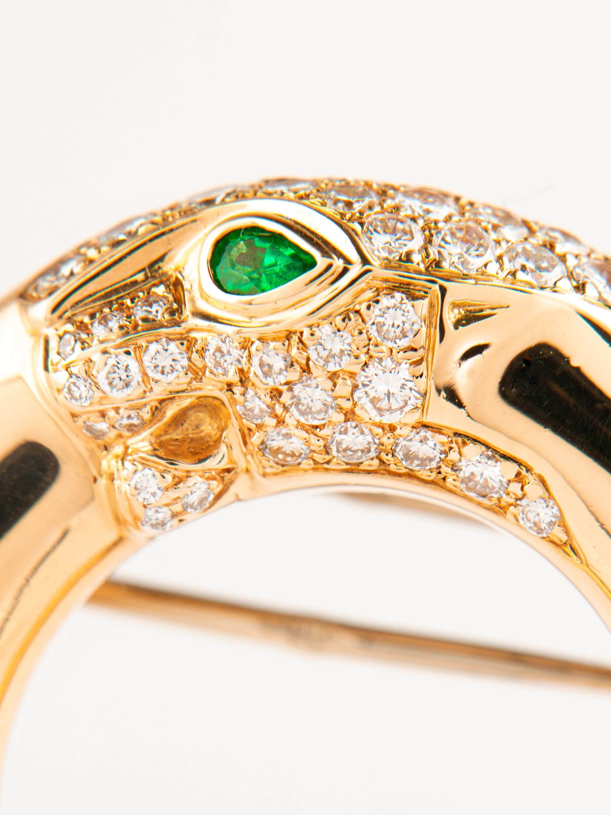 Cartier - Pin Panthère, yellow gold, diamonds and emeralds - . Görsel