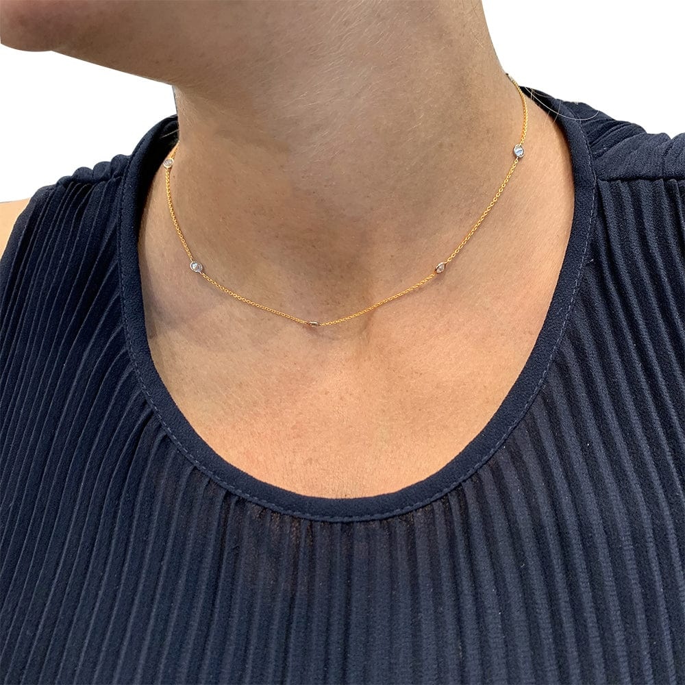 Gutter necklace in yellow and white gold and diamonds. - . Görsel
