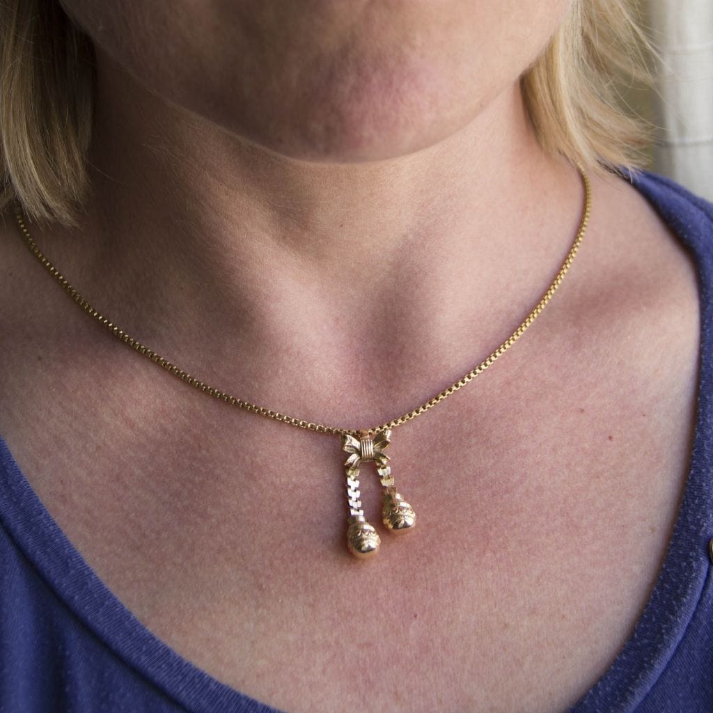 Gold knot and tassel pendant - . Görsel