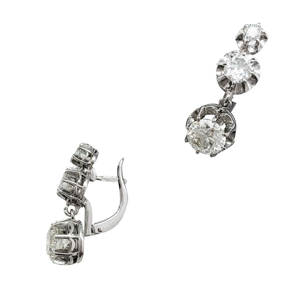 Leverback earrings in platinum and diamonds. - . Görsel