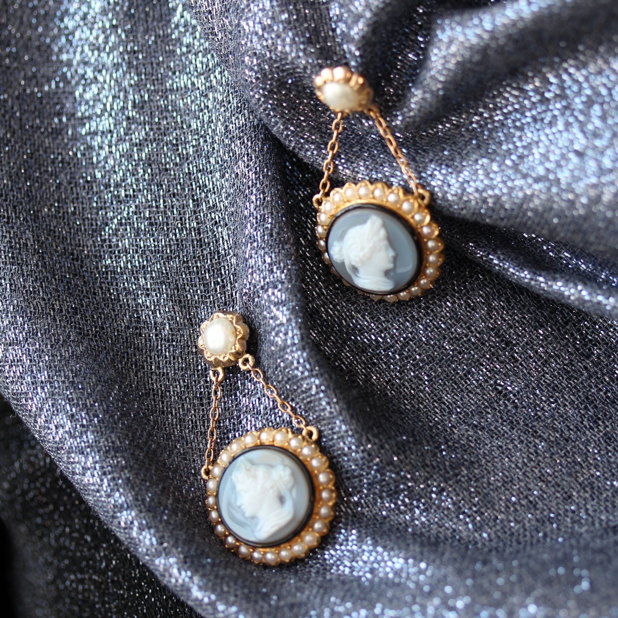 Clothing pins cameo and fine pearls - . Görsel