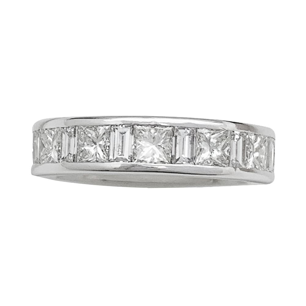 Half-turn diamond wedding ring in white gold. - . Görsel