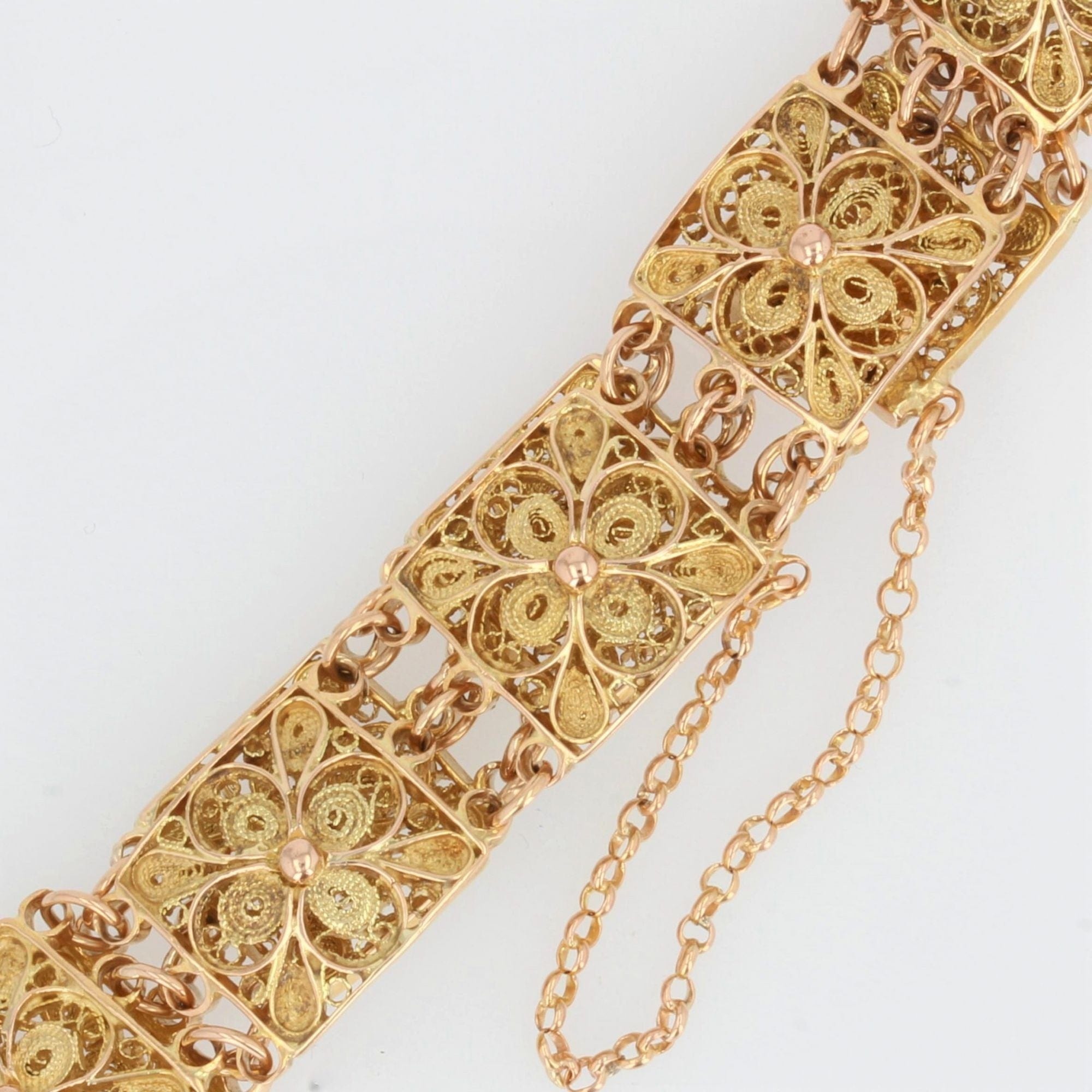 Gold bracelet with filigree square links - . Görsel