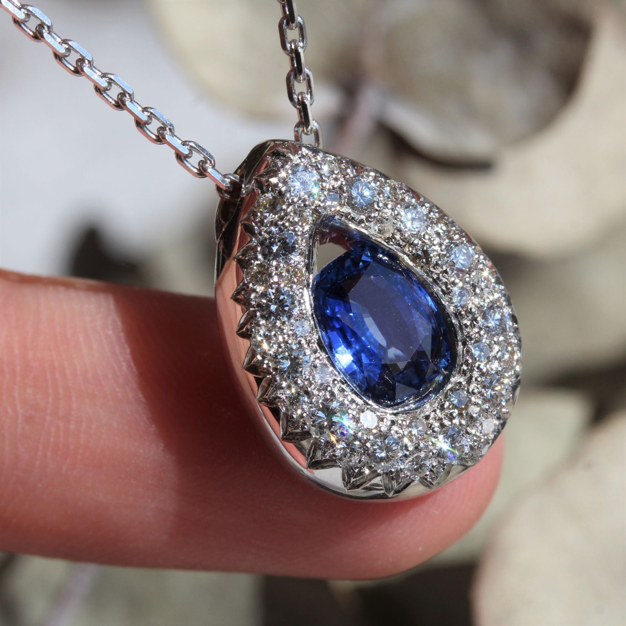 Sapphire diamond drop pendant and its chain - . Görsel
