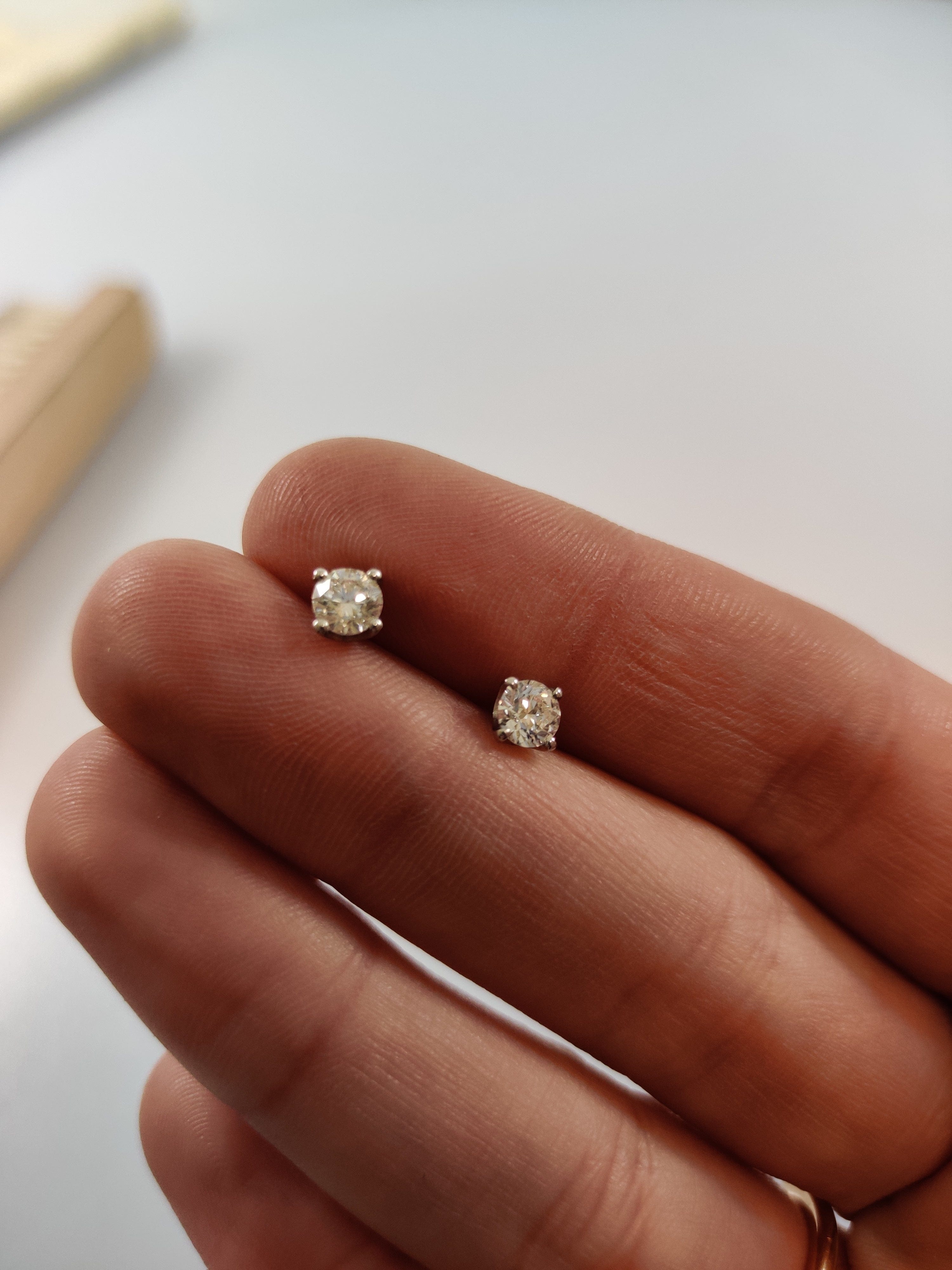 Pair of diamond earrings, 18 carat white gold - . Görsel