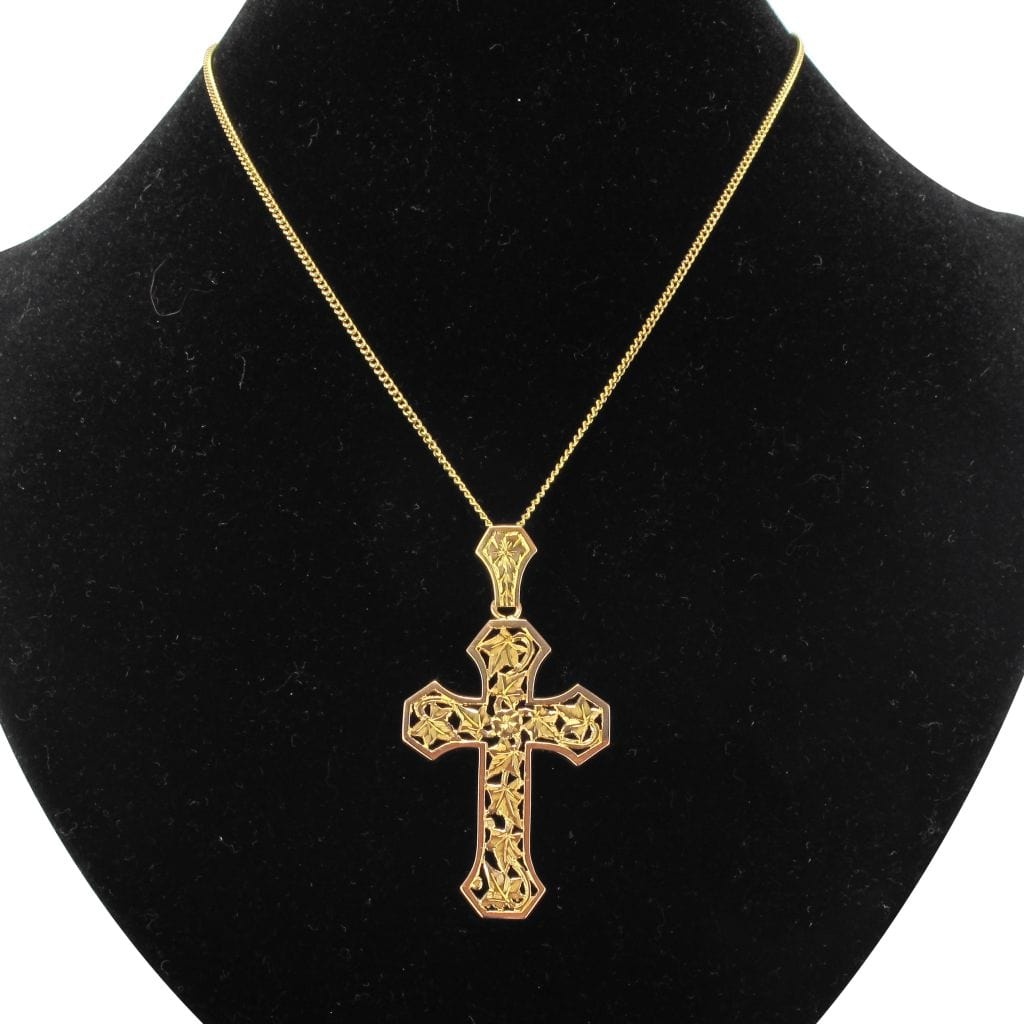 Gold cross and ivy leaves - . Görsel