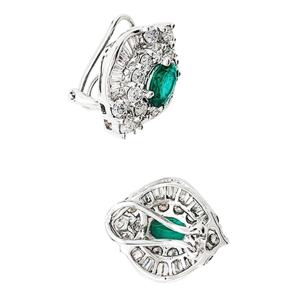 White gold diamond and emerald earrings. - . Görsel