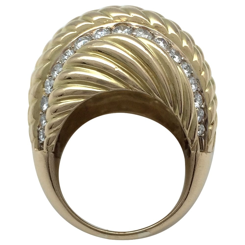 Important dome ring in yellow gold, diamonds. - . Görsel