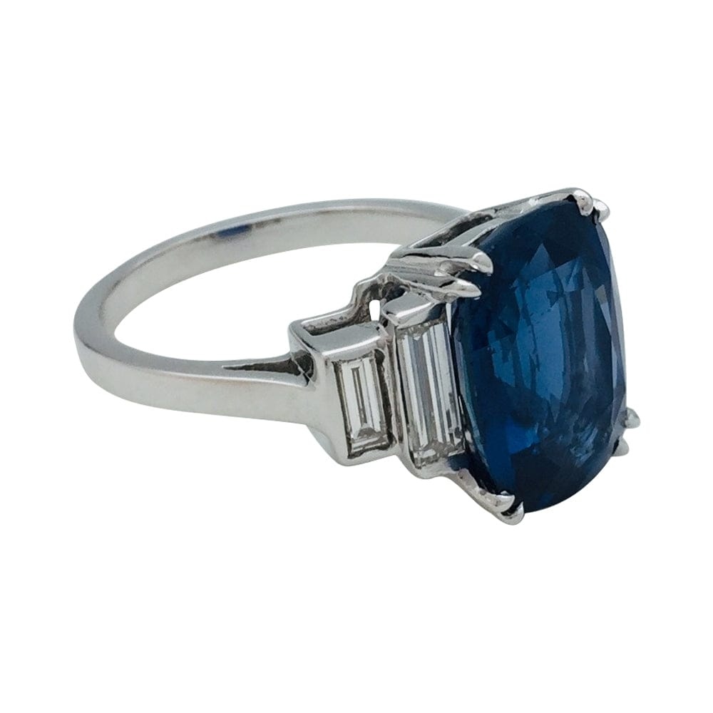 Sapphire ring, 6.77 carats in white gold, diamonds. - . Görsel