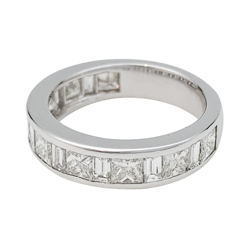 Half-turn diamond wedding ring in white gold. - . Görsel
