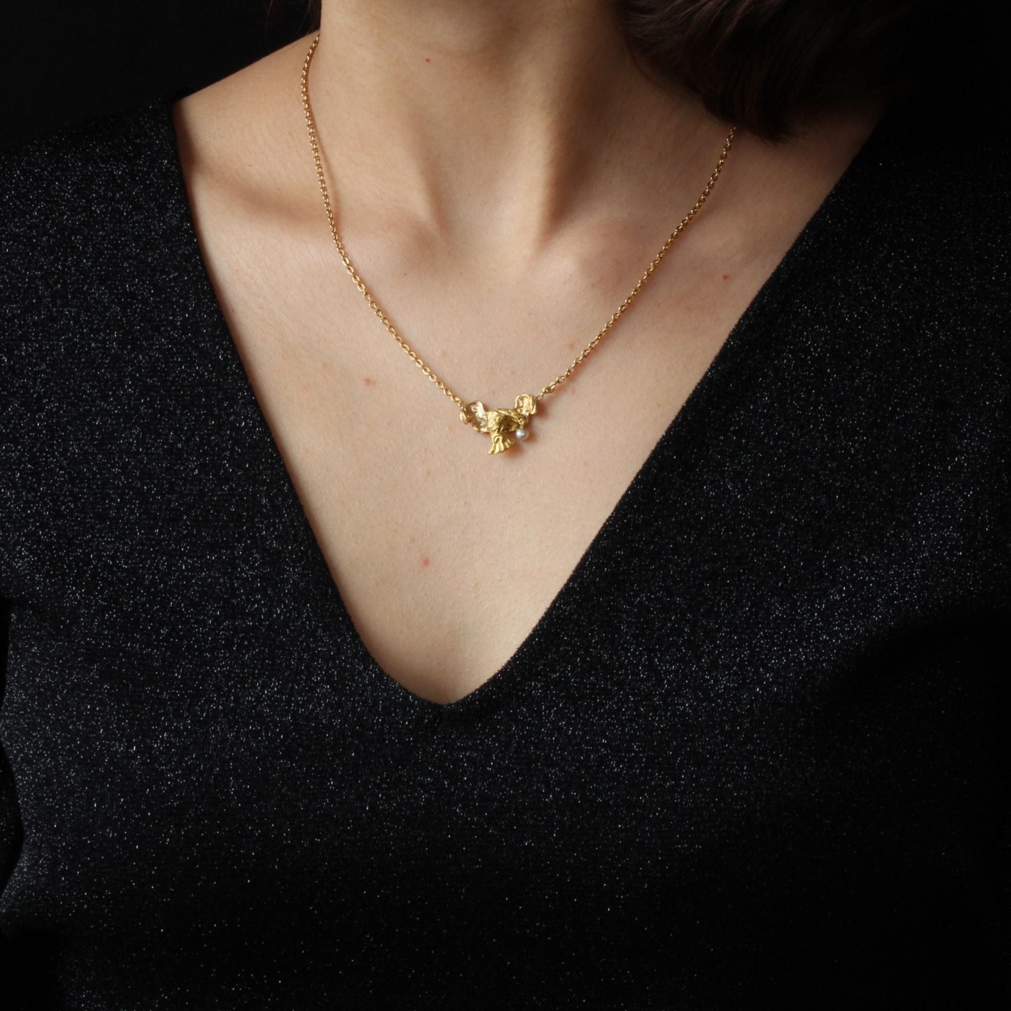 Old eagle pendant with pearl and chain - . Görsel