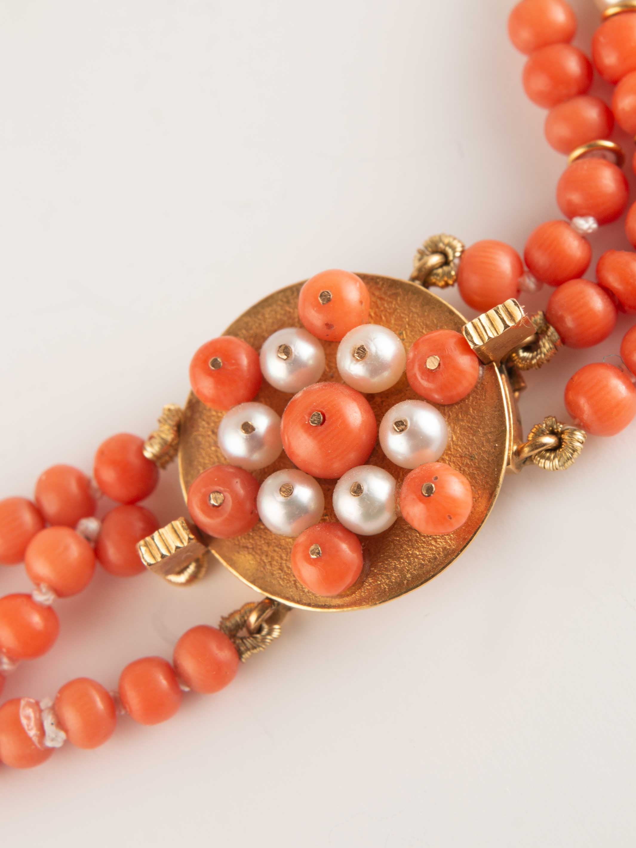 Coral and pearl necklace - . Görsel