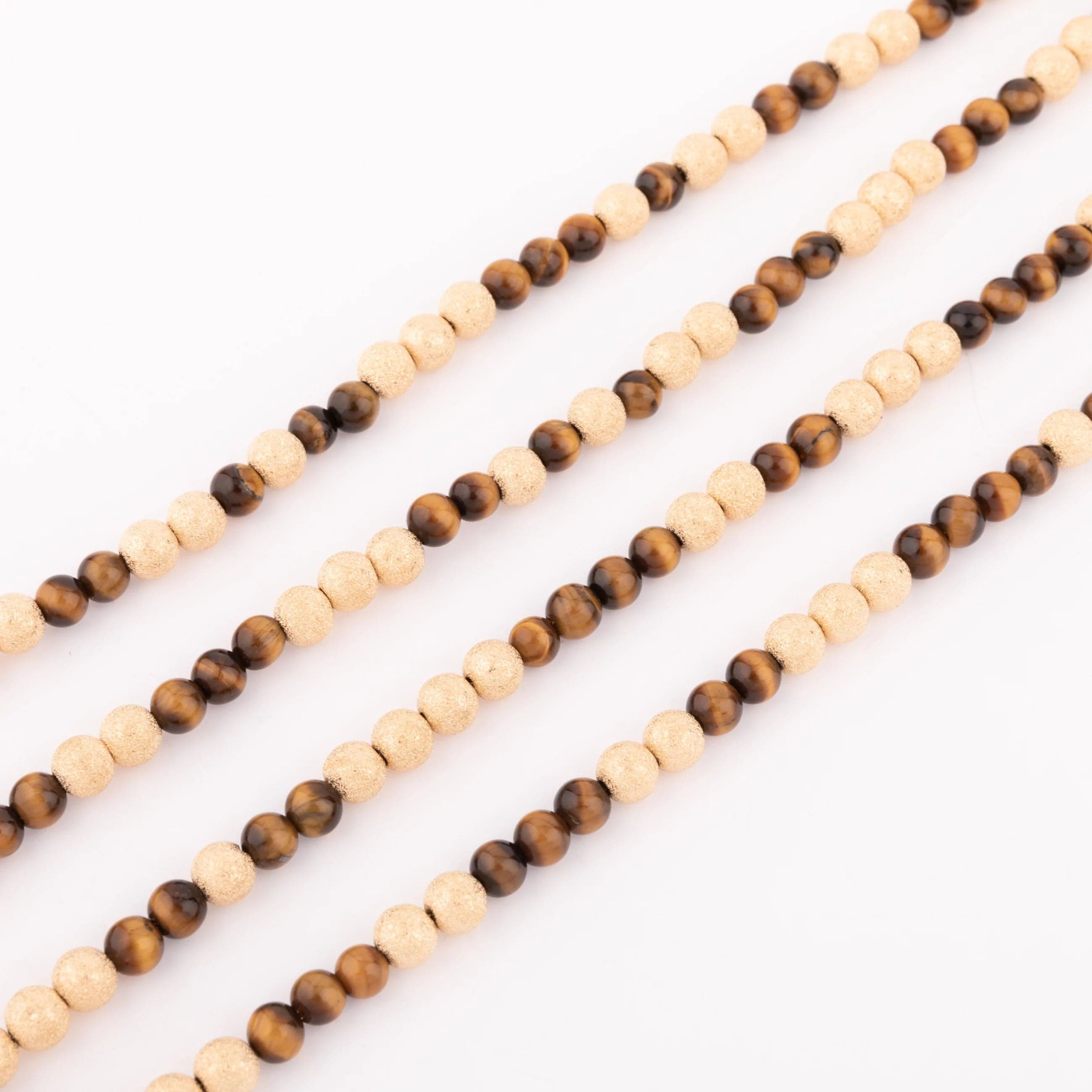 Long necklace in sandblasted yellow gold and tiger's eye pearl - . Görsel