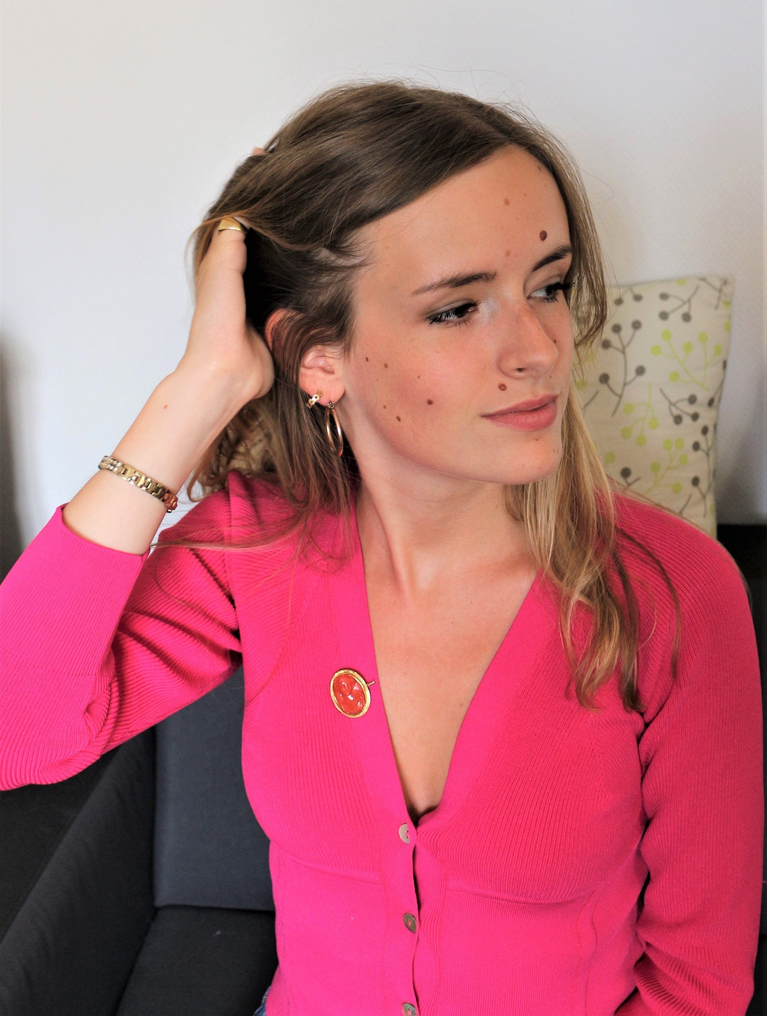 19th century brooch in yellow gold and cameo coral - . Görsel