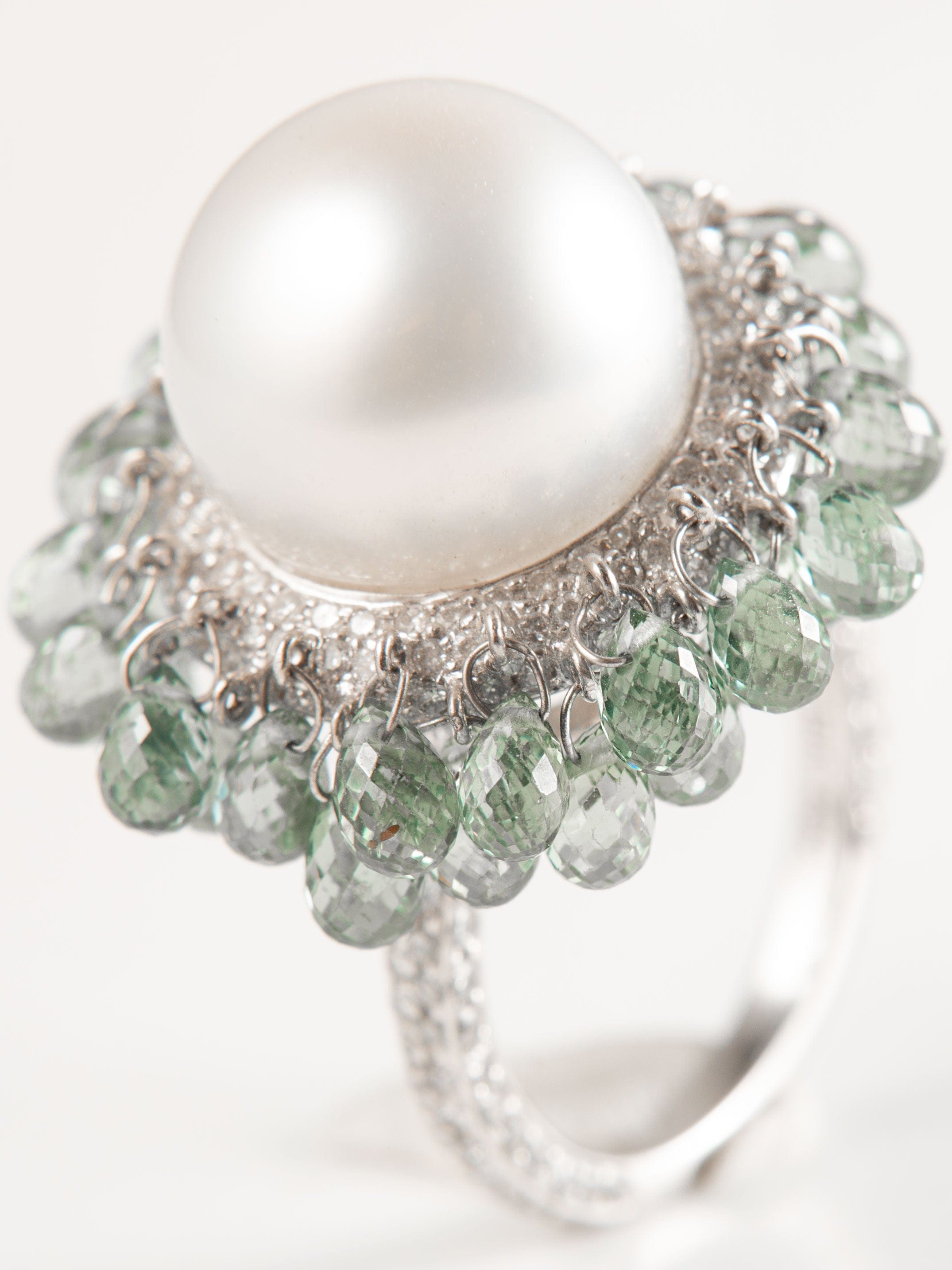 Ring in white gold, pearl, diamonds, and green tourmalines - . Görsel