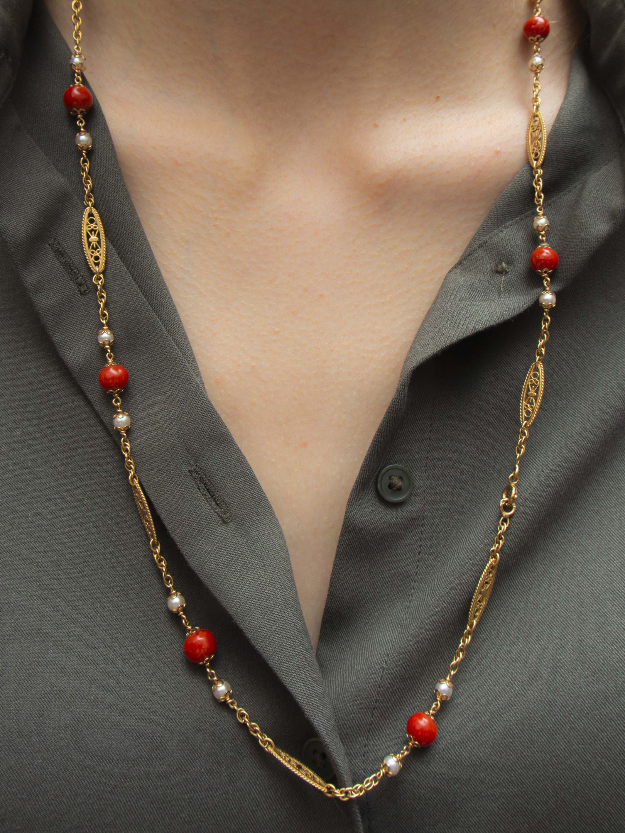 Pearl and Coral Ball Necklace - . Görsel
