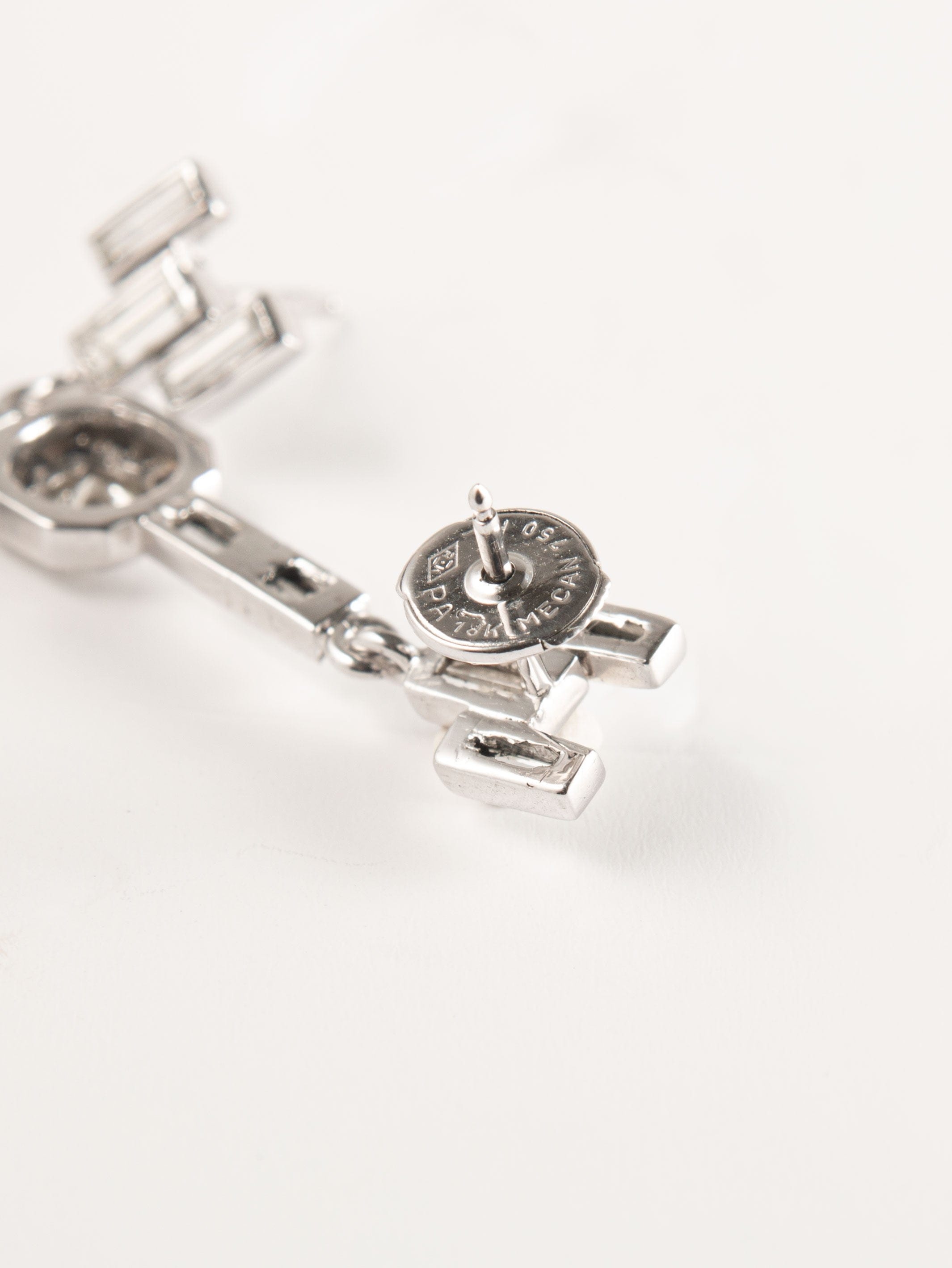 White gold and diamond earrings - . Görsel