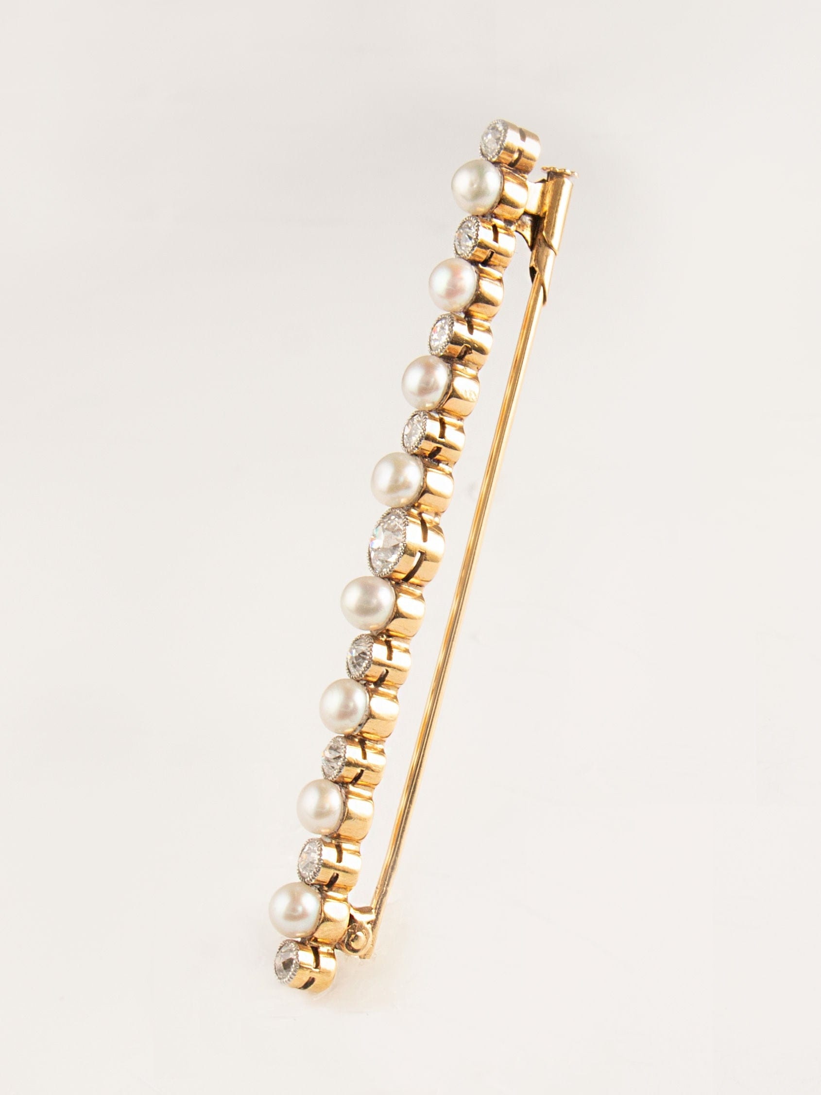 Fine pearl and diamond barrette, yellow gold and platinum - . Görsel