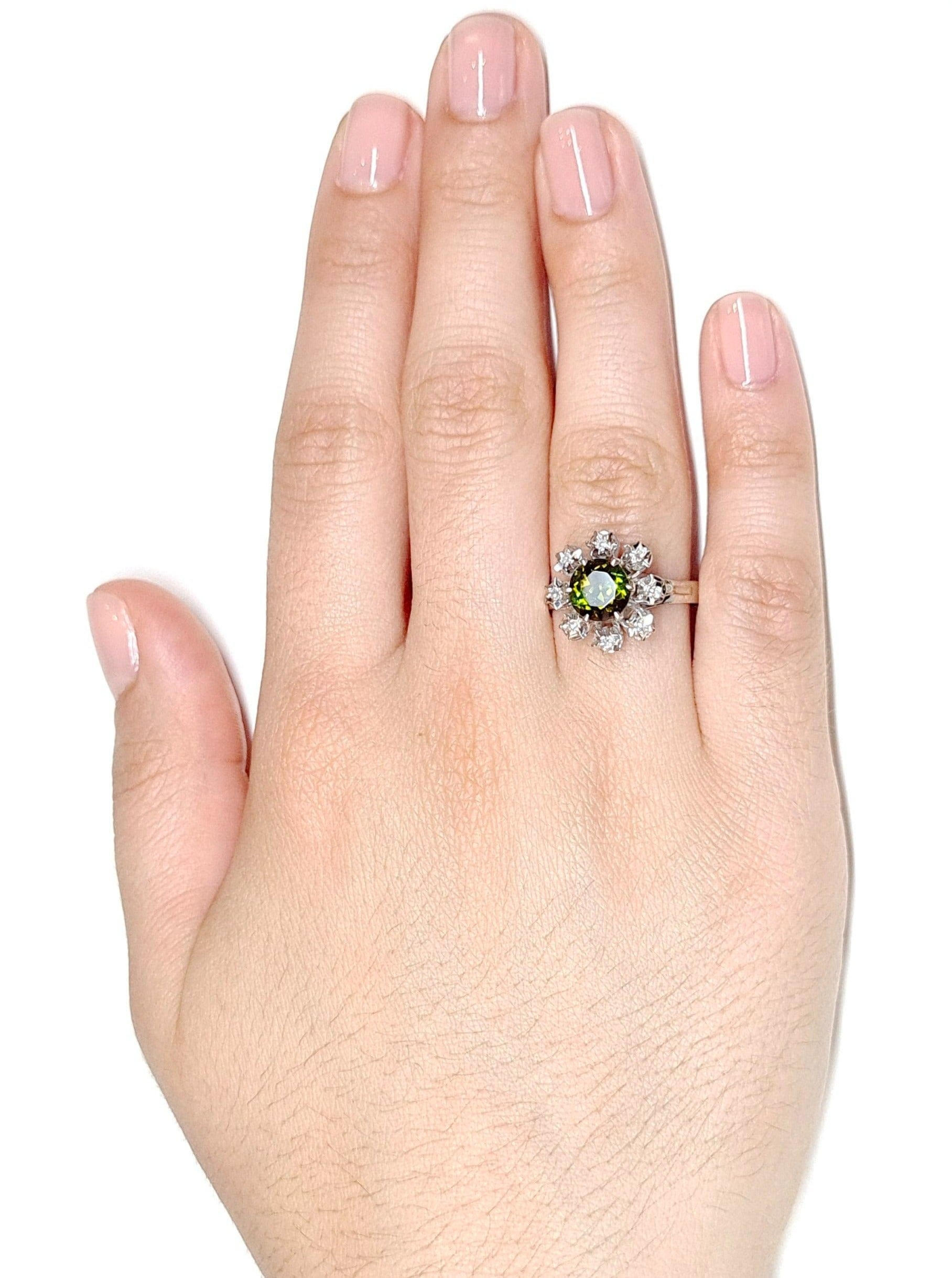 Old white gold ring, peridot, diamonds - . Görsel