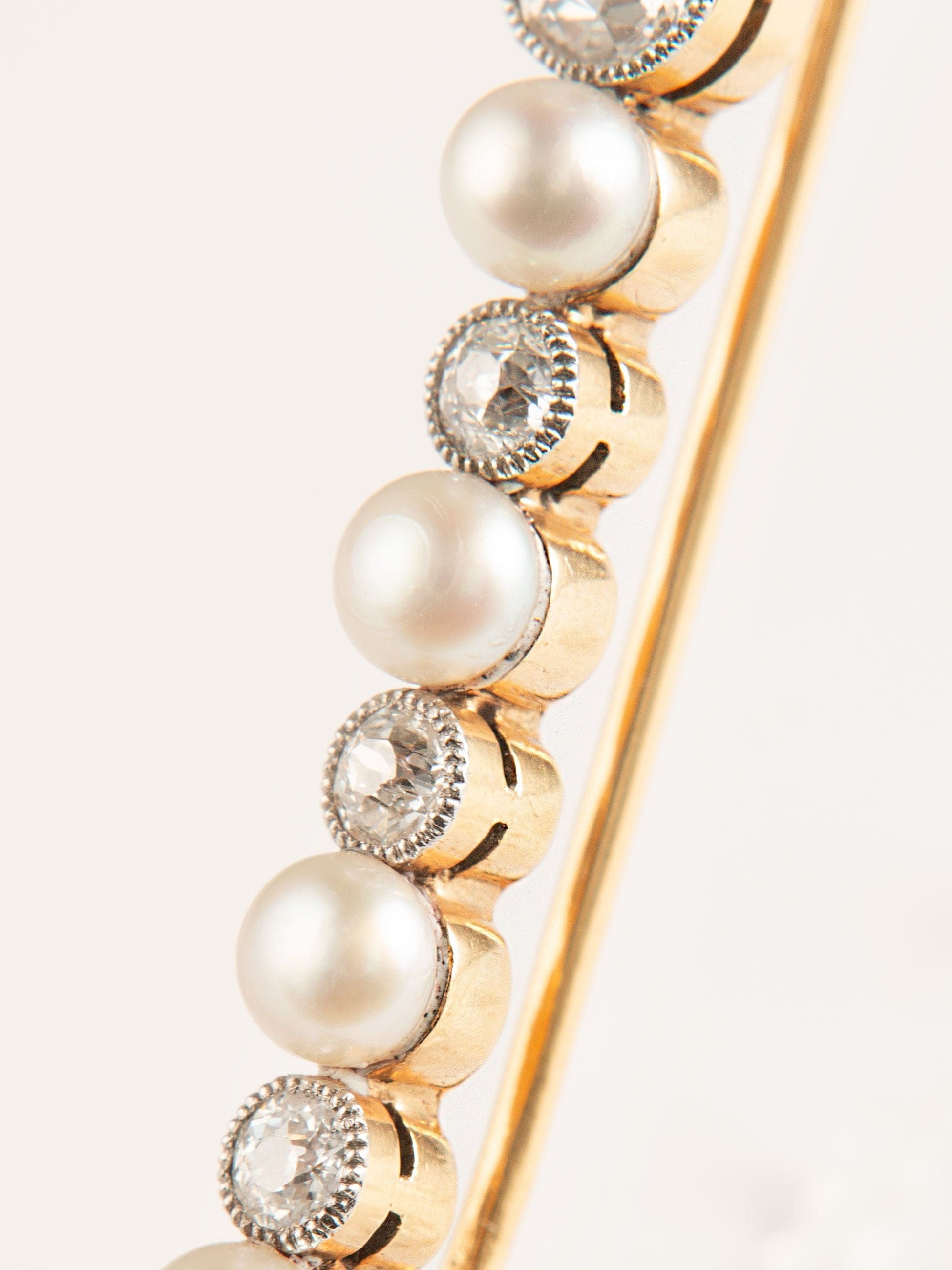 Fine pearl and diamond barrette, yellow gold and platinum - . Görsel