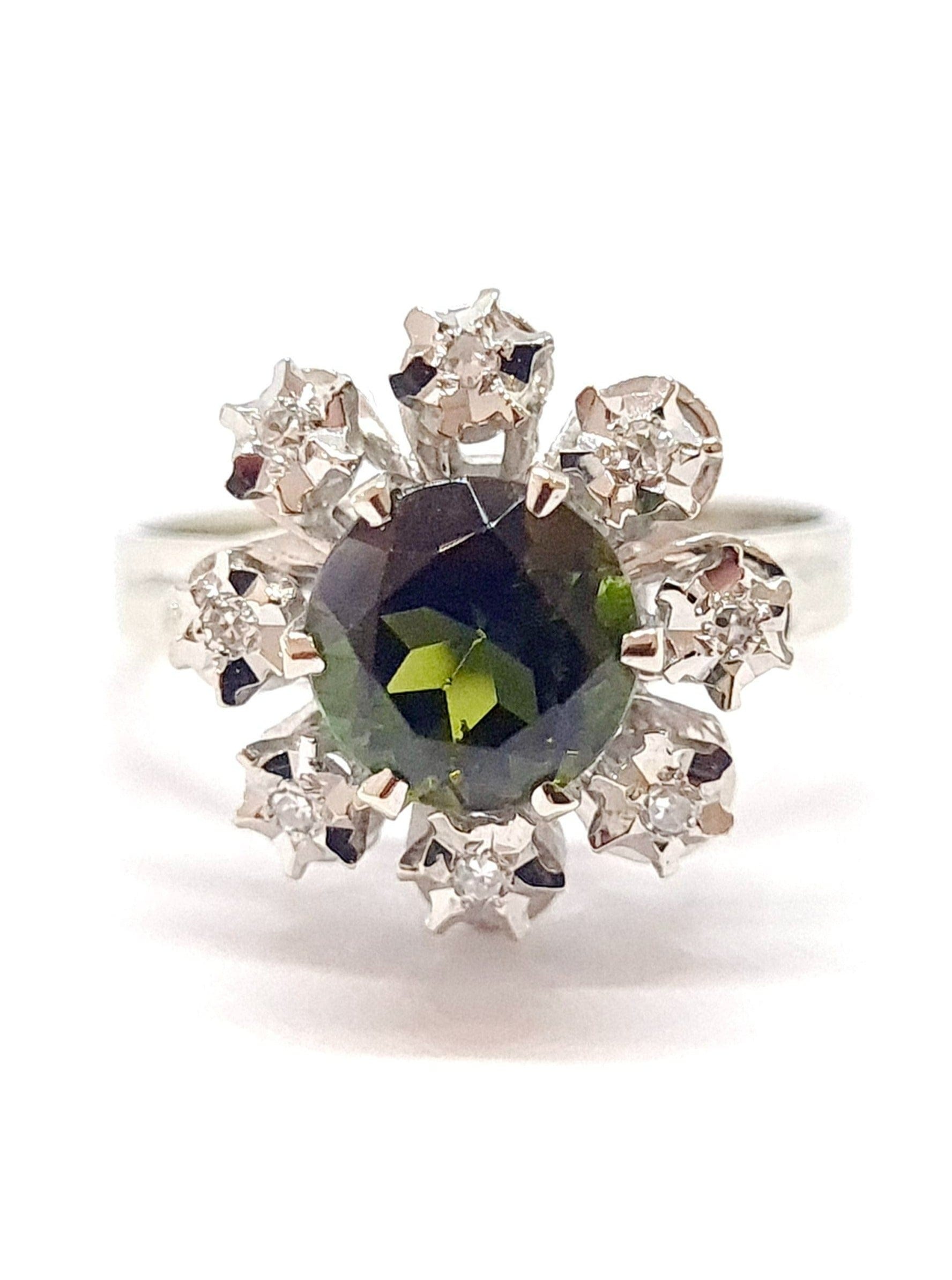 Old white gold ring, peridot, diamonds - . Görsel