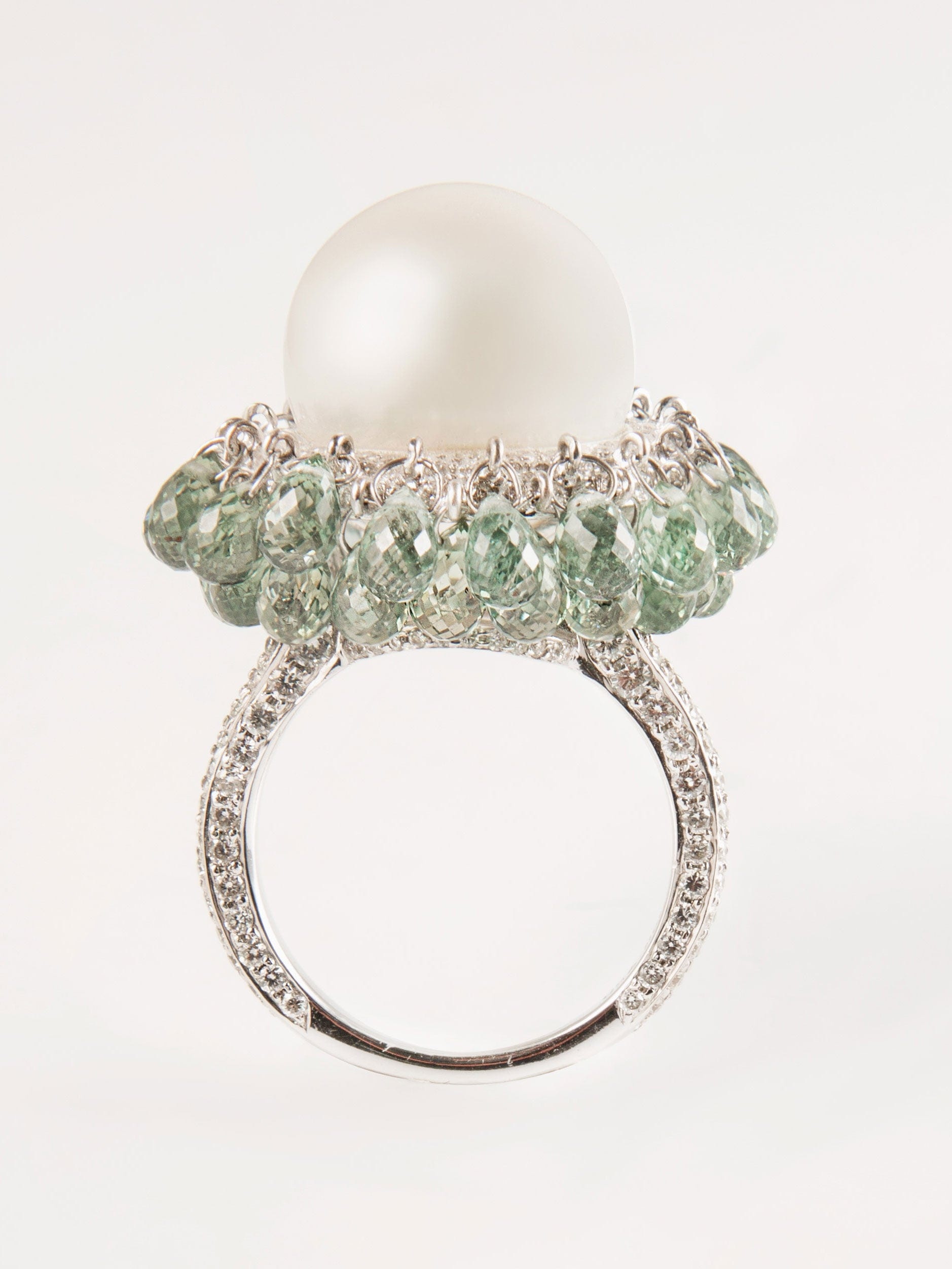 Ring in white gold, pearl, diamonds, and green tourmalines - . Görsel