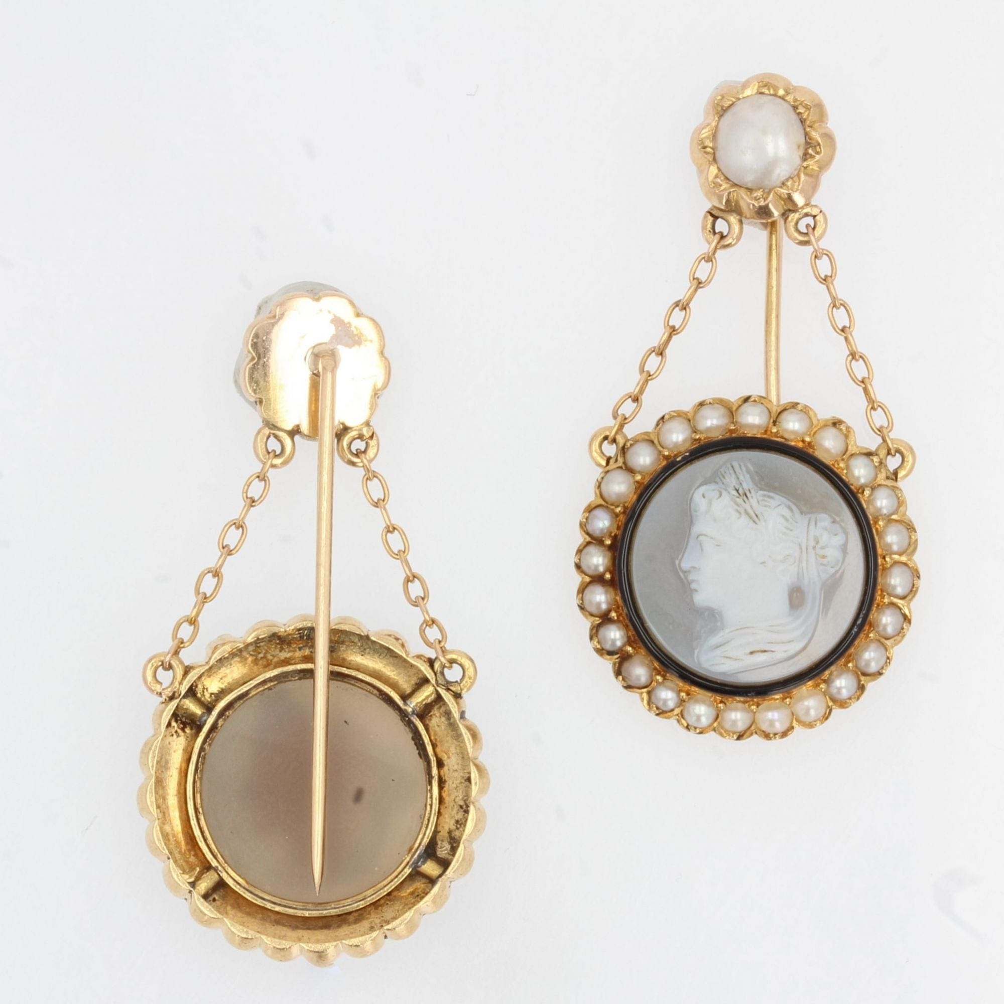 Clothing pins cameo and fine pearls - . Görsel