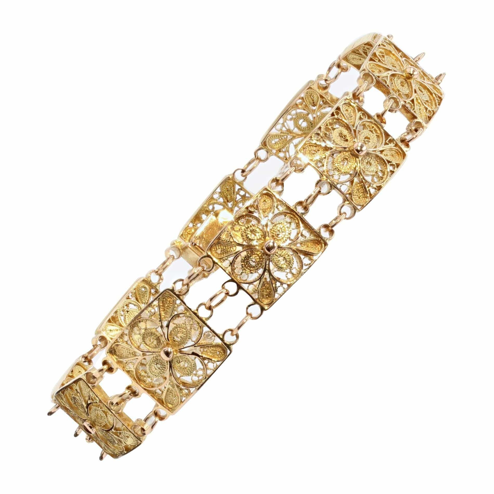 Gold bracelet with filigree square links - . Görsel