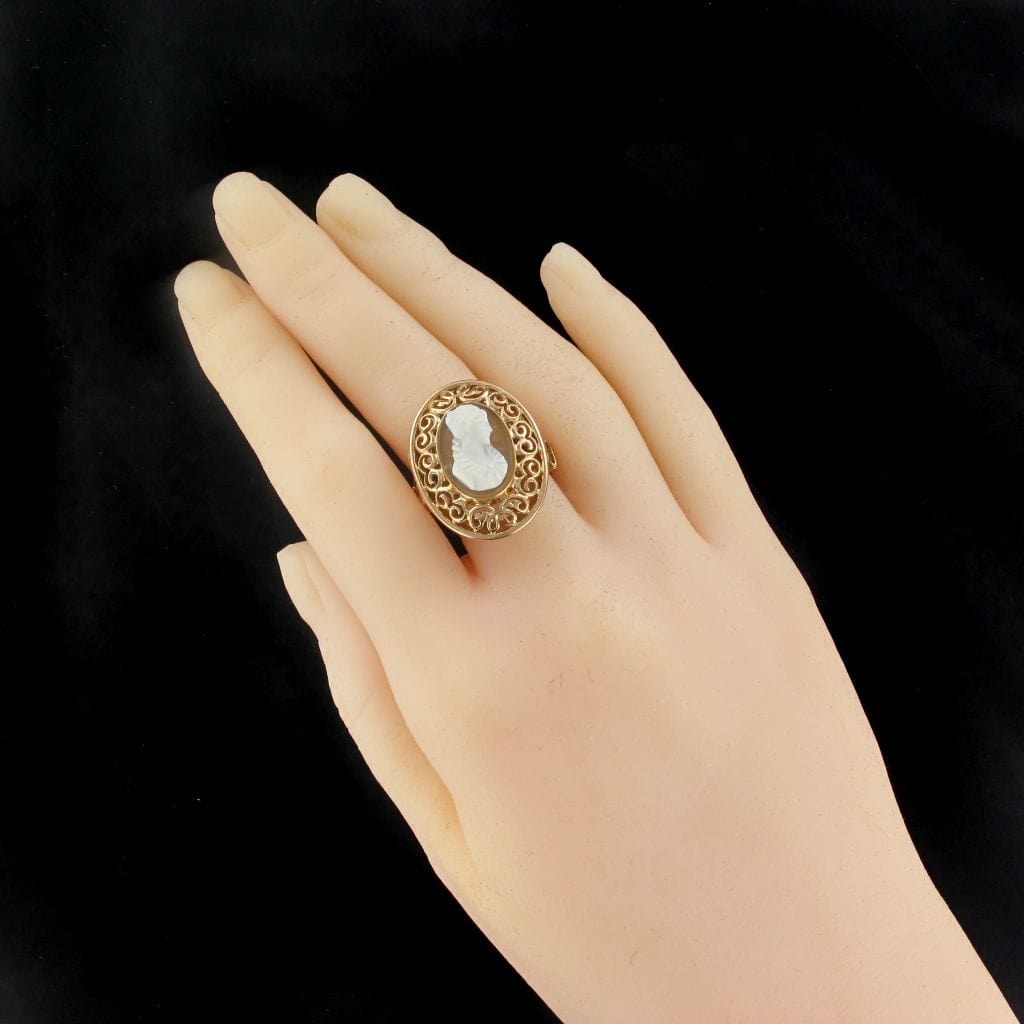 Old ring in rose gold and cameo - . Görsel