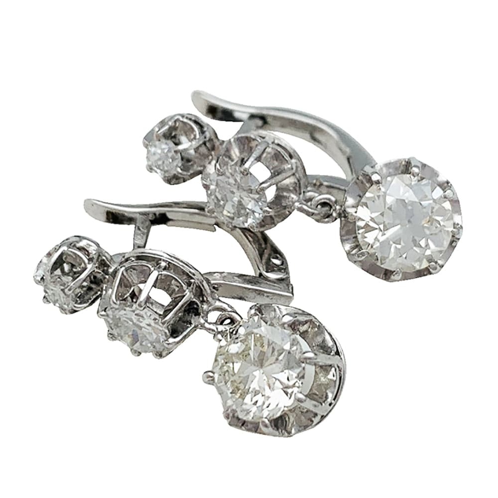 Leverback earrings in platinum and diamonds. - . Görsel