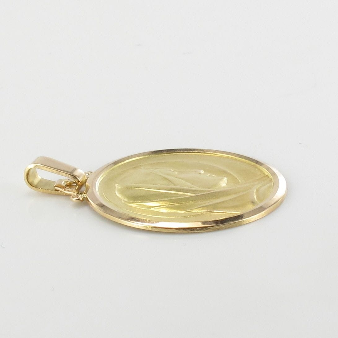Virgin Mary halo medal in yellow gold and pink gold - . Görsel