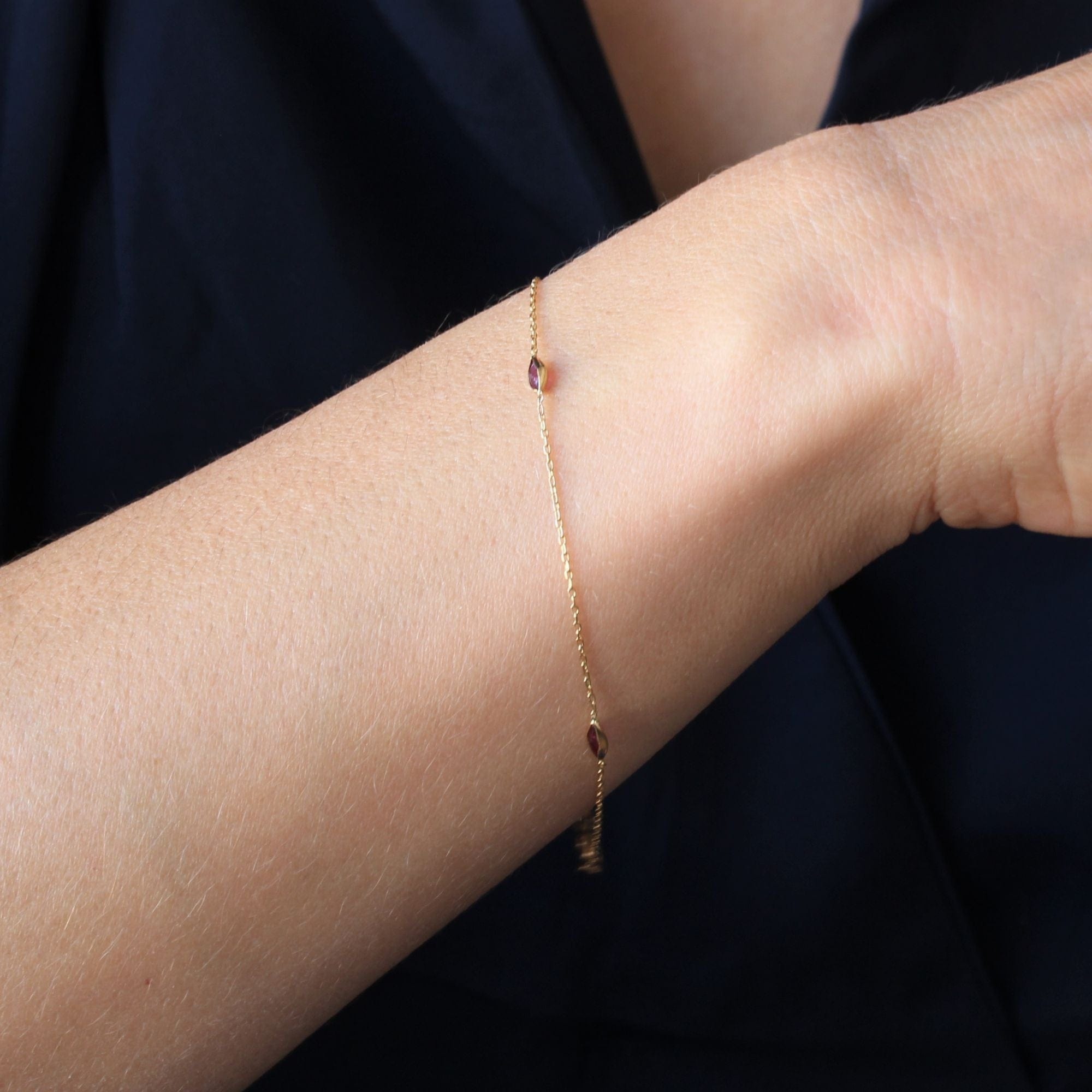 Fine yellow gold and ruby bracelet - . Görsel