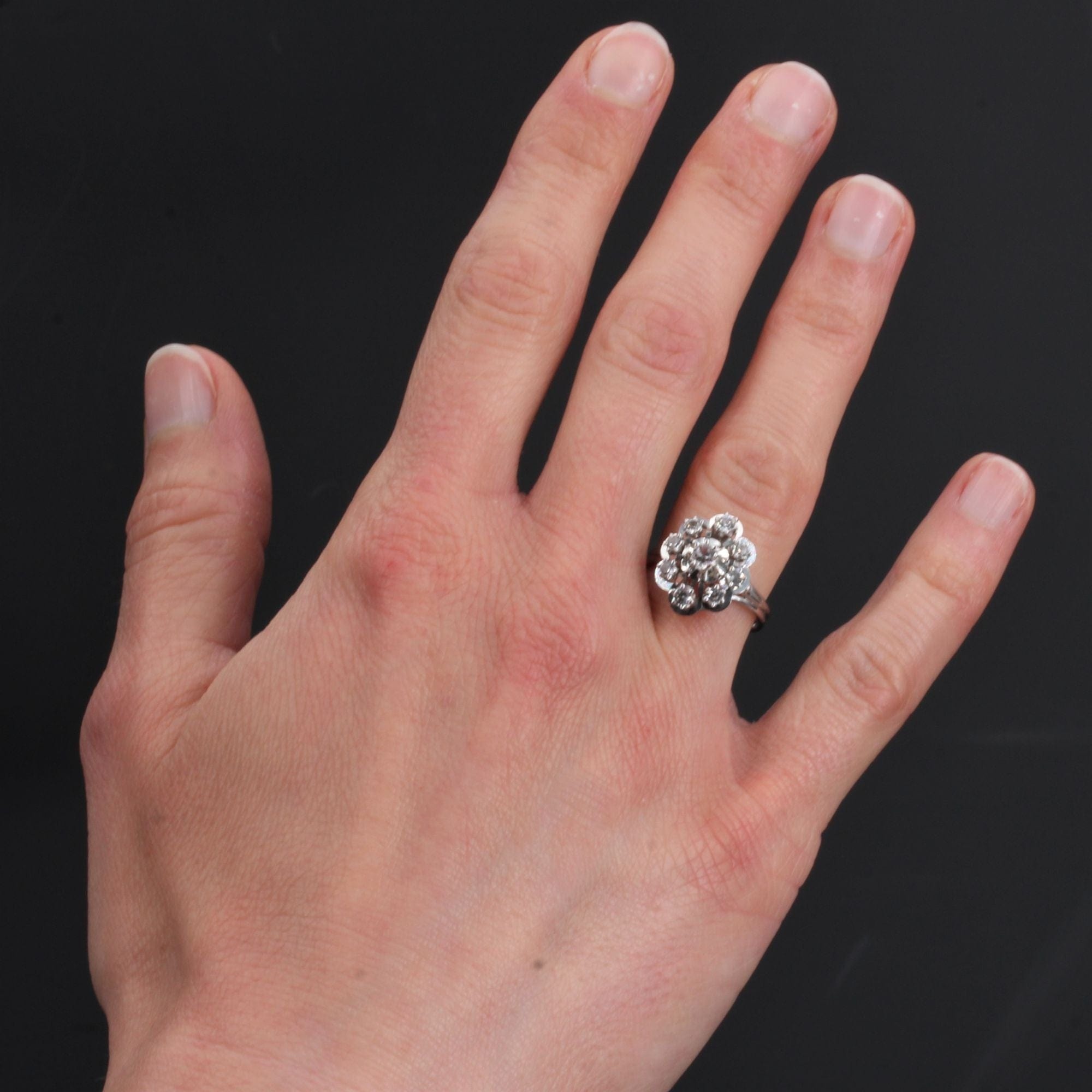 White gold ring with white sapphires - . Görsel