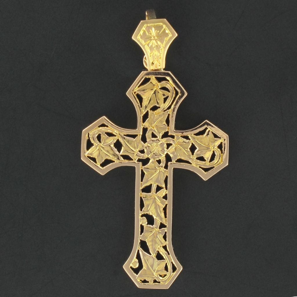 Gold cross and ivy leaves - . Görsel