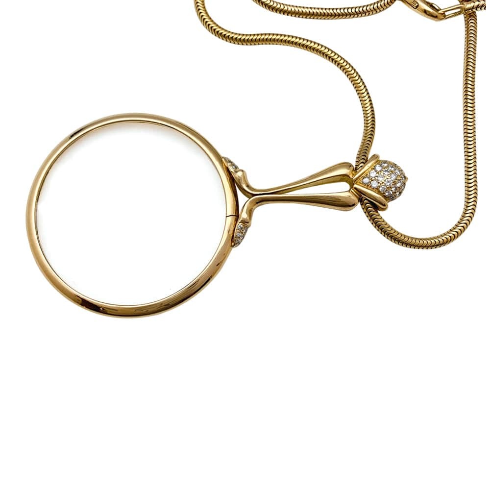 Yellow gold chain and magnifying glass, diamonds. - . Görsel