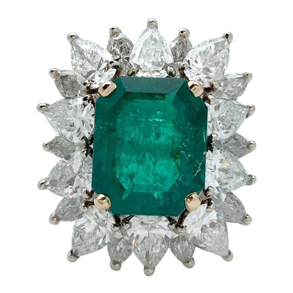 White and yellow gold emerald and diamond ring. - . Görsel