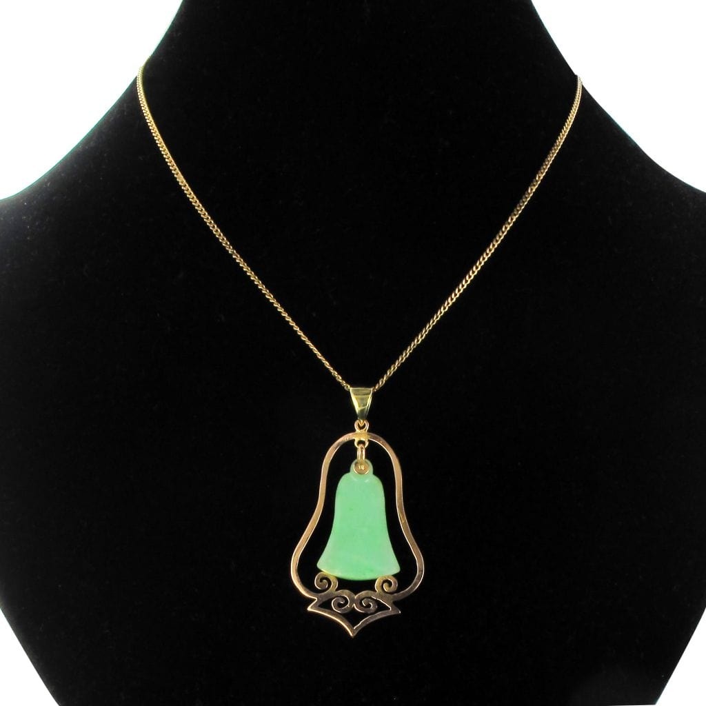 Jade pendant in yellow gold - . Görsel