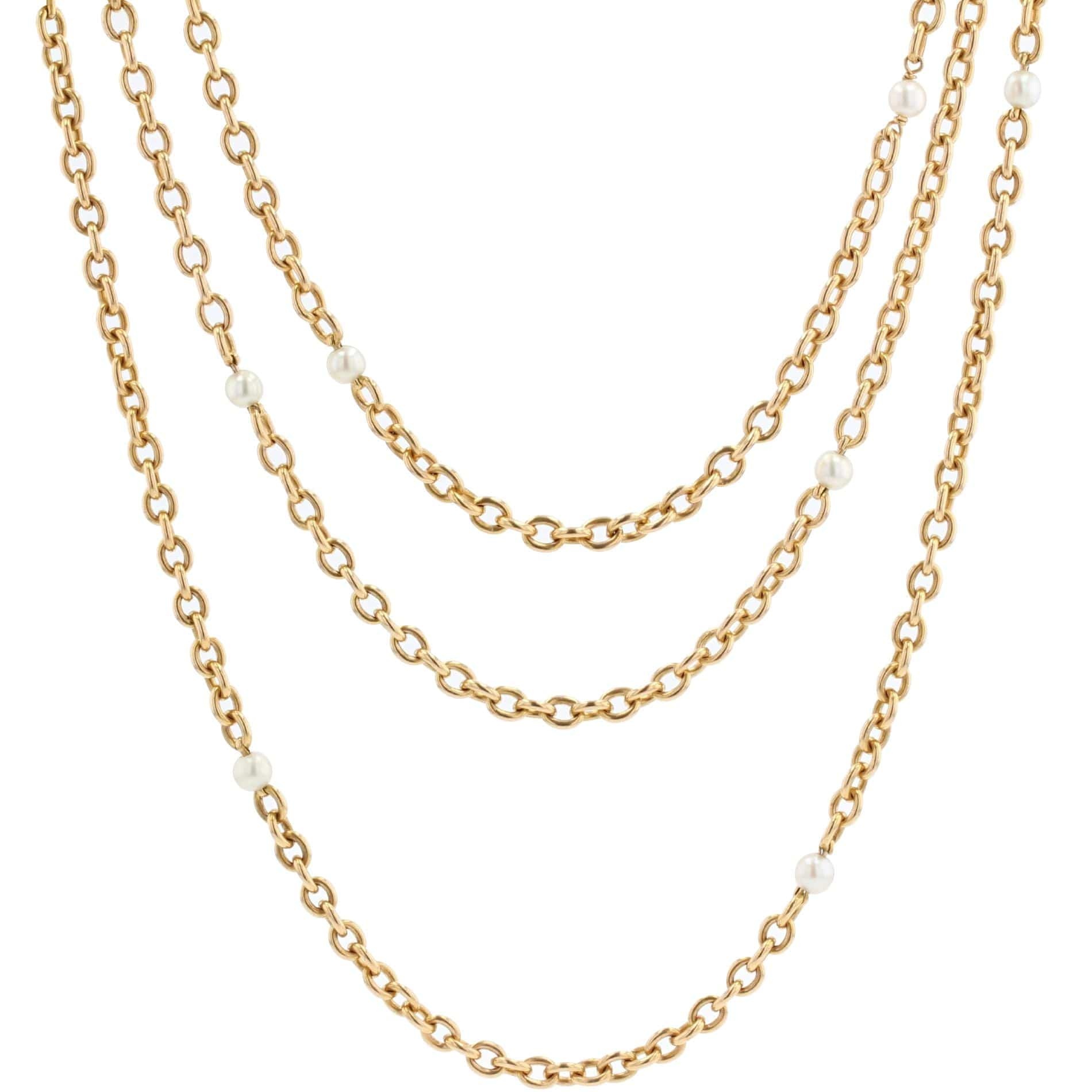 Old necklace with fine pearls and gold